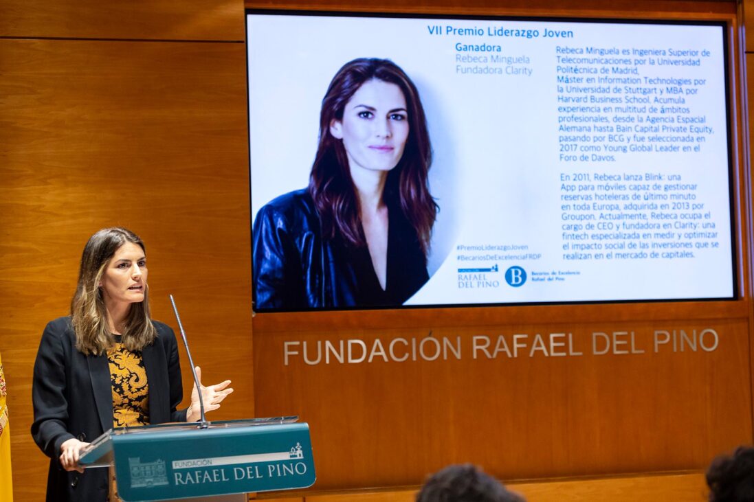 Ceremonia de entrega VII Premio Liderazgo Joven a Rebeca Minguela